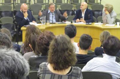Excelente acogida a la Mesa redonda de ADE Teatro en la Biblioteca de Castilla y León/ Biblioteca de Valladolid